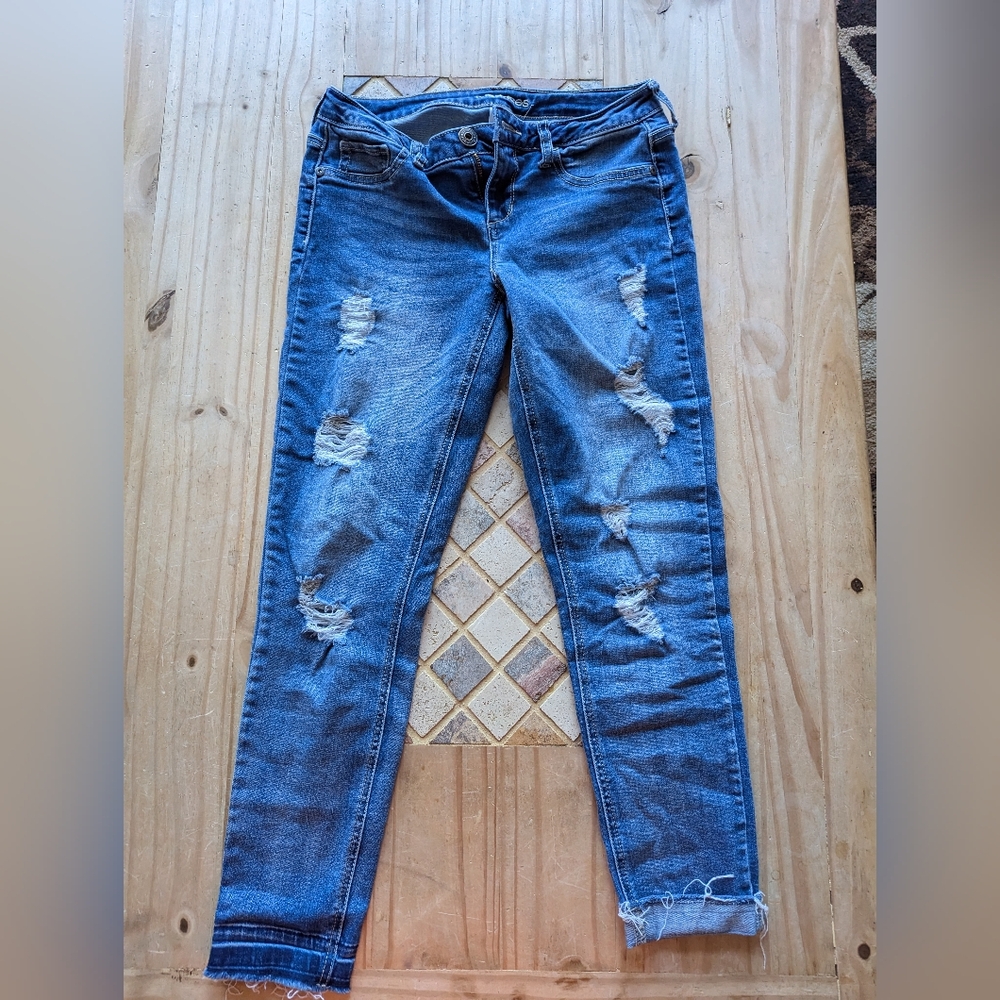 Ladies Maurice distressed crops